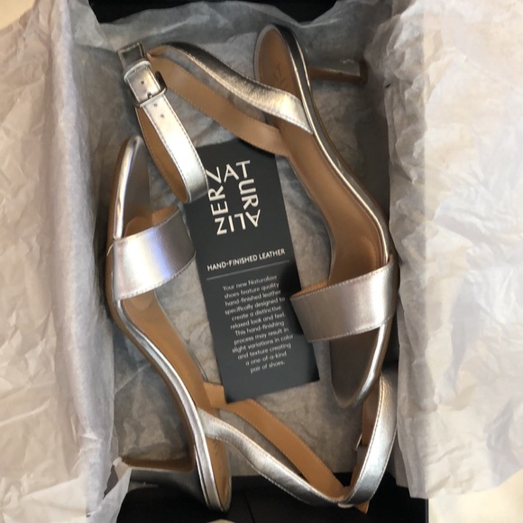 Natralizer Trinda Silver leather, heal approx 2” - Picture 9 of 10